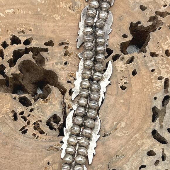 1970s NAVAJO Sterling Silver Turquoise & Coral Chip Inlay Peyote Bird Necklace - Picture 6 of 8